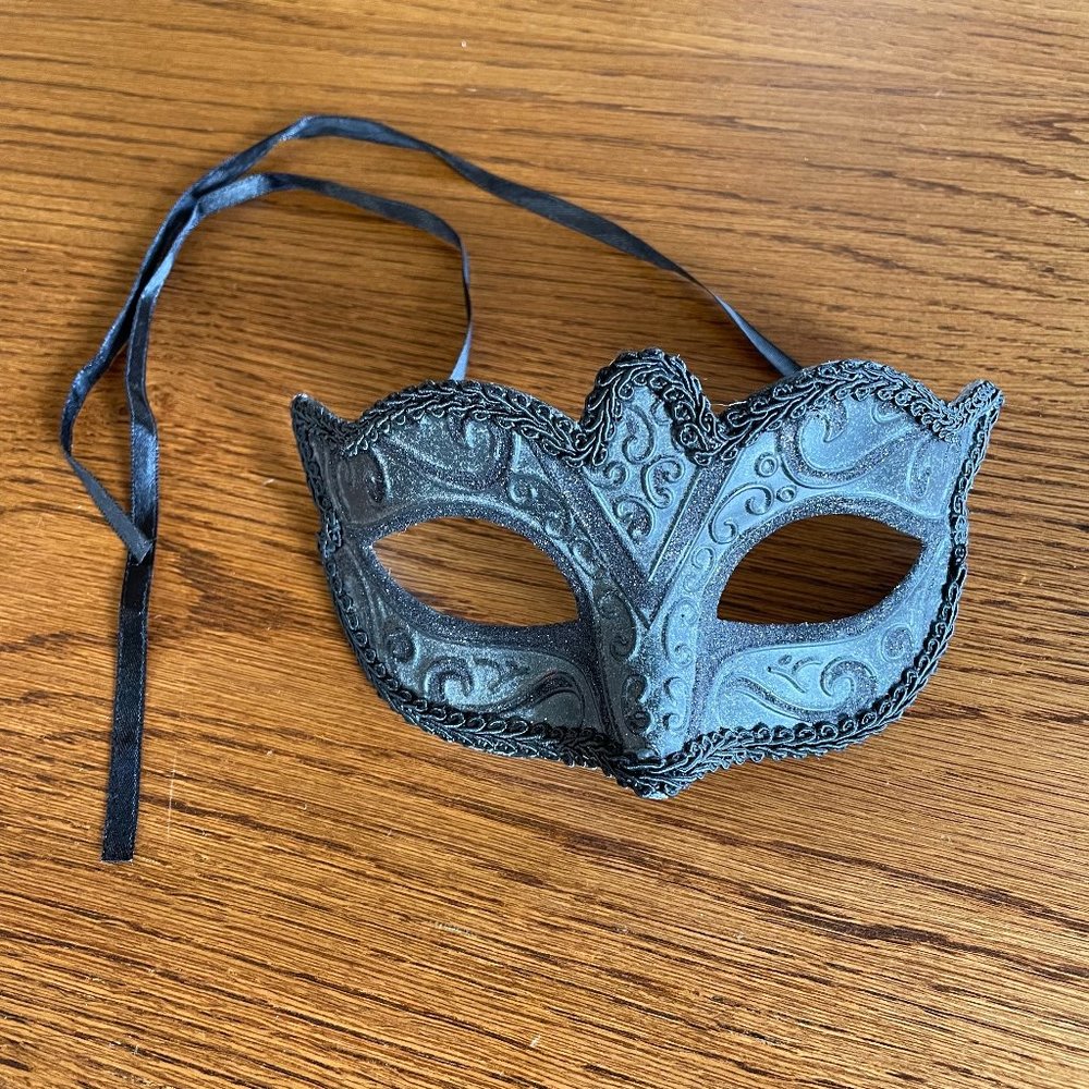 Masquerade mask - black